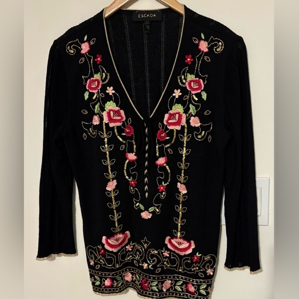 Luxury Designer Escada 45% Wool Floral Embroidery Sweater Size 6-8US Sku#73